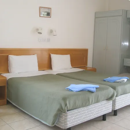 Debbiexenia 4* Paralimni