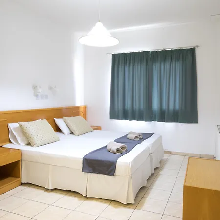 Debbiexenia Aparthotel