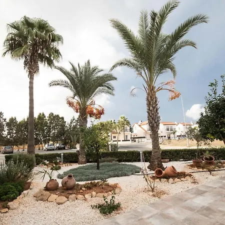 Debbiexenia Aparthotel Paralimni