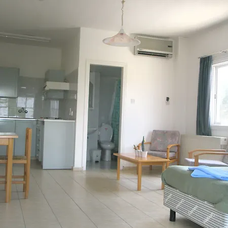 Debbiexenia Apart-hotel Paralimni