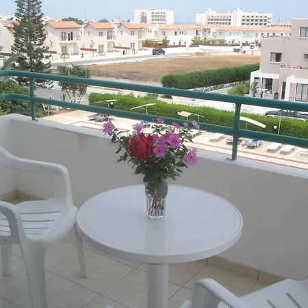 Debbiexenia Apart-hotel Paralimni