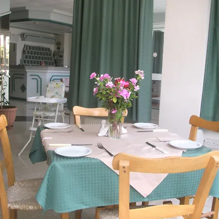 Debbiexenia 4* Paralimni