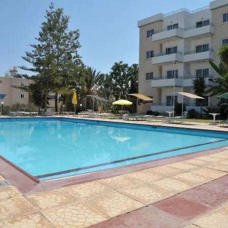 Apart-hotel Debbiexenia Paralimni