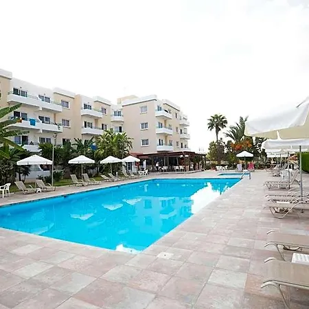 Debbiexenia Aparthotel Paralimni