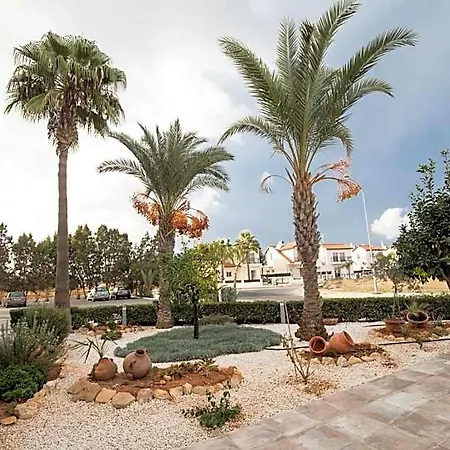 Aparthotel Debbiexenia Paralimni