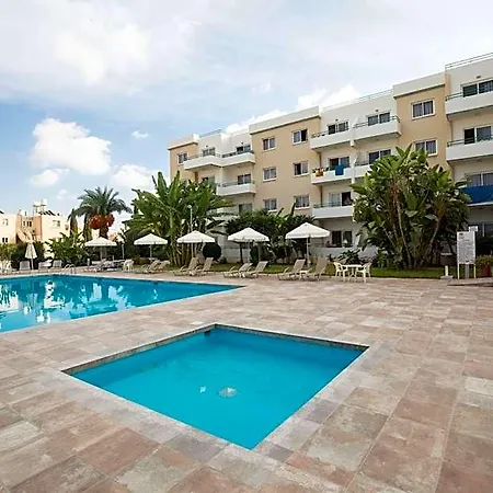 Debbiexenia Aparthotel Paralimni