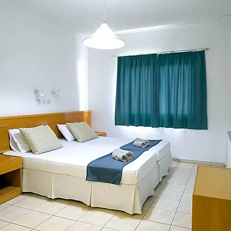 Debbiexenia Aparthotel Paralimni