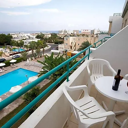 Debbiexenia 4* Paralimni