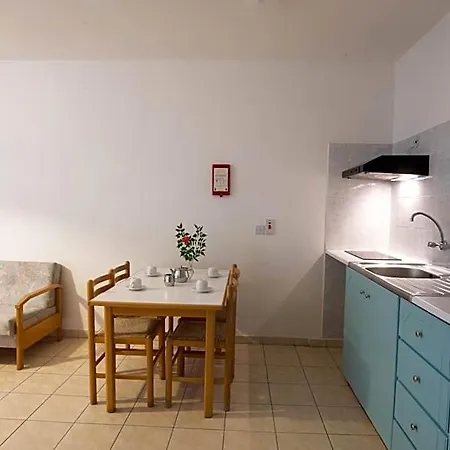Aparthotel Debbiexenia 4*