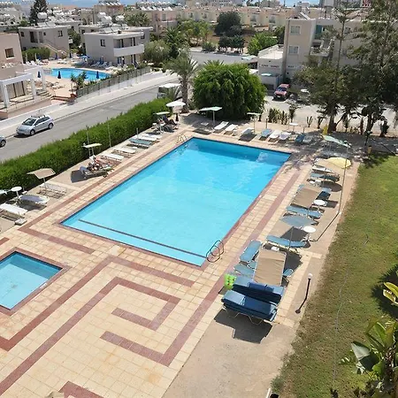 Debbiexenia Aparthotel Paralimni