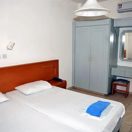 Debbiexenia Aparthotel