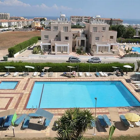 Debbiexenia 3* Paralimni