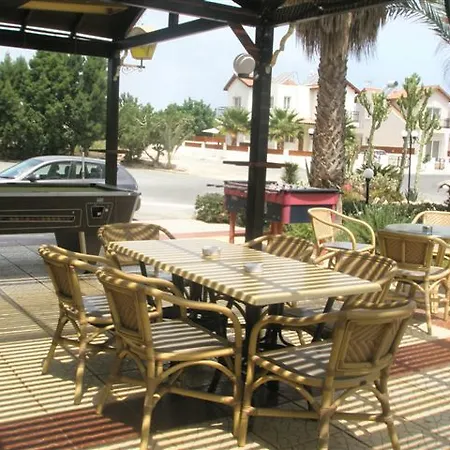 Debbiexenia 4* Paralimni