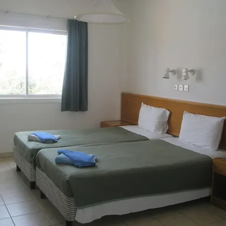 Debbiexenia 3* Paralimni