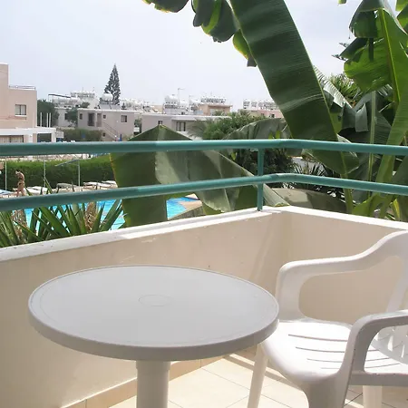 Debbiexenia 3* Paralimni