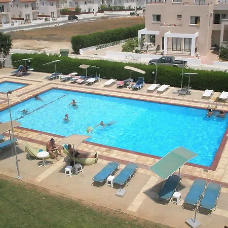 Debbiexenia Aparthotel Paralimni