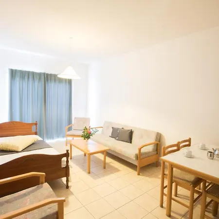 Debbiexenia Aparthotel Paralimni