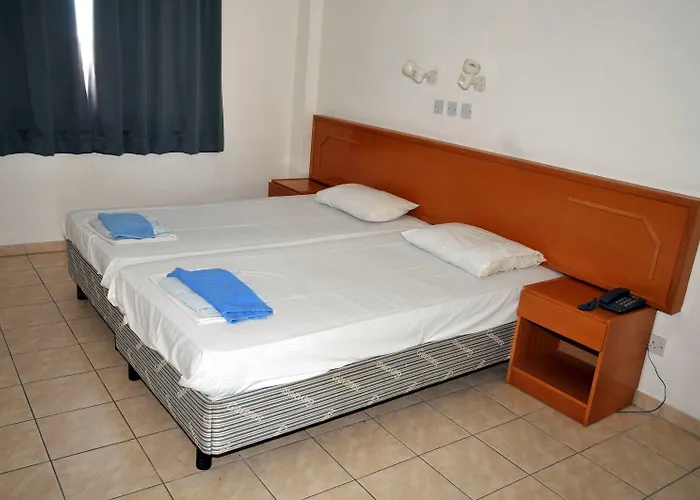 Debbiexenia 4* Paralimni