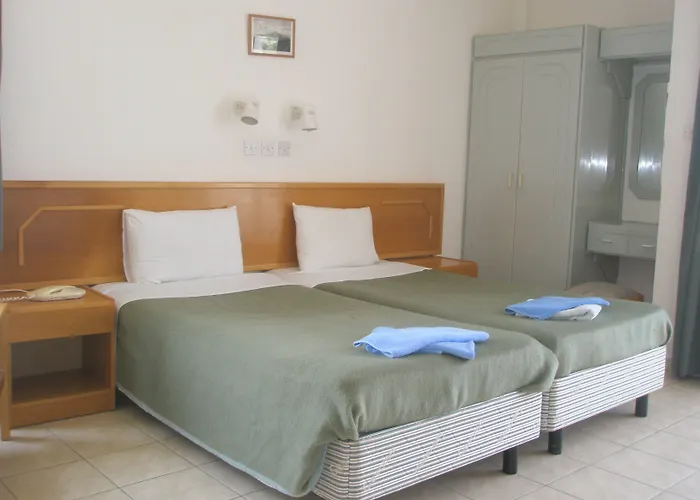 Debbiexenia 4* Paralimni